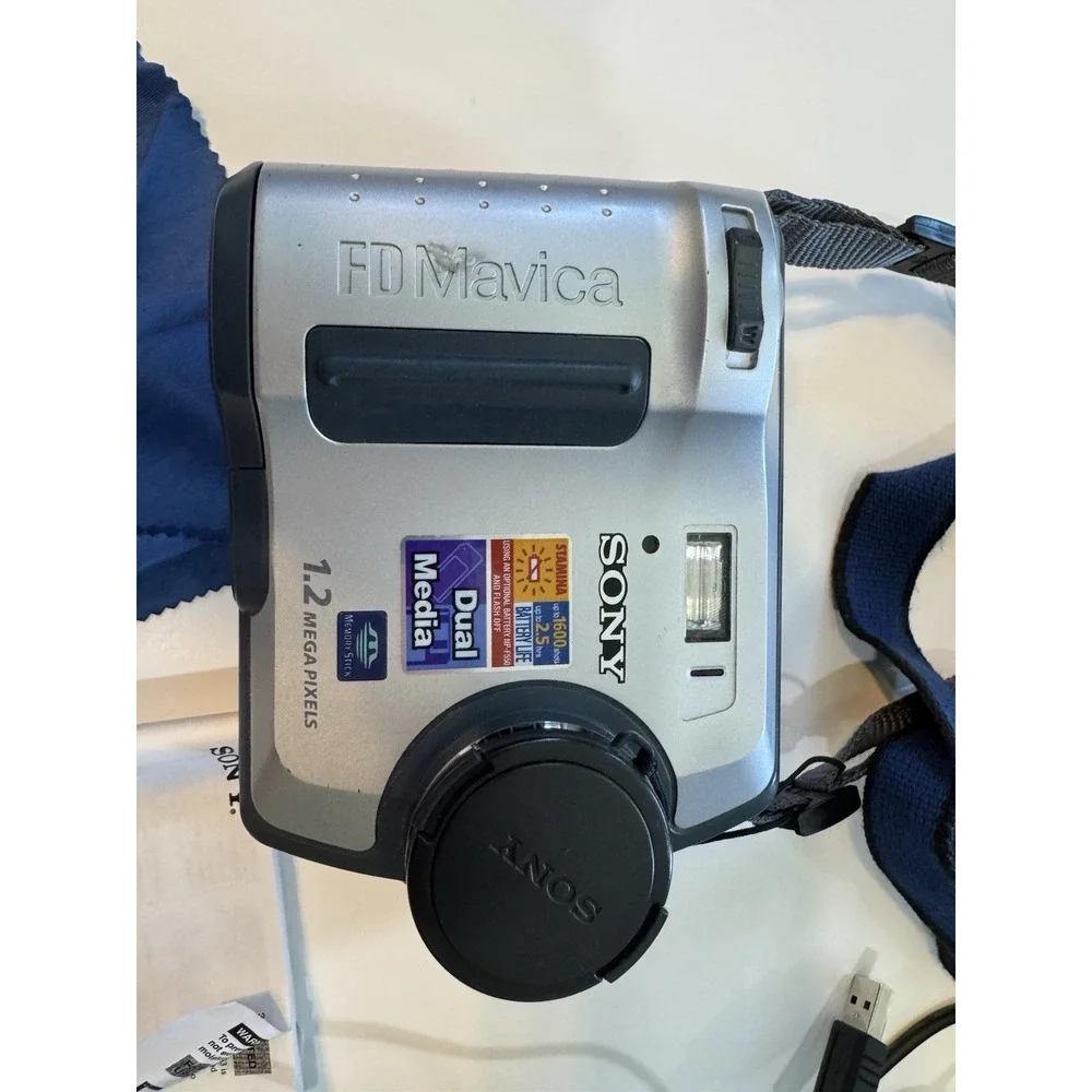 Sony Mavica MVC-FD100 Digital Camera With Charger Tested Work &‎ Carry Case